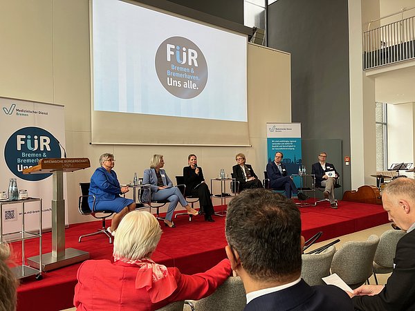 Das Bild zeigt die Podiumsdiskussion im Rahmen der Veranslatung des MD Bremen am 21. Februar in der Bremer Bürgerschaft